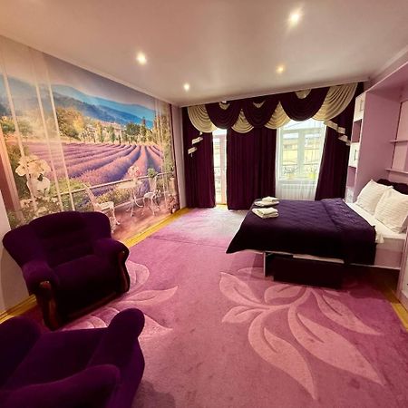 Apartments Provence チェルニウツィー エクステリア 写真